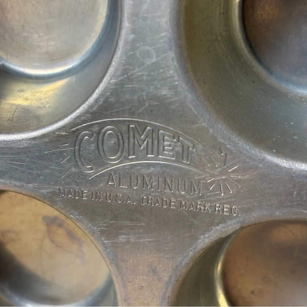 Vintage COMET Aluminum 12 Mini Cupcake Baking Pan, Made in USA
